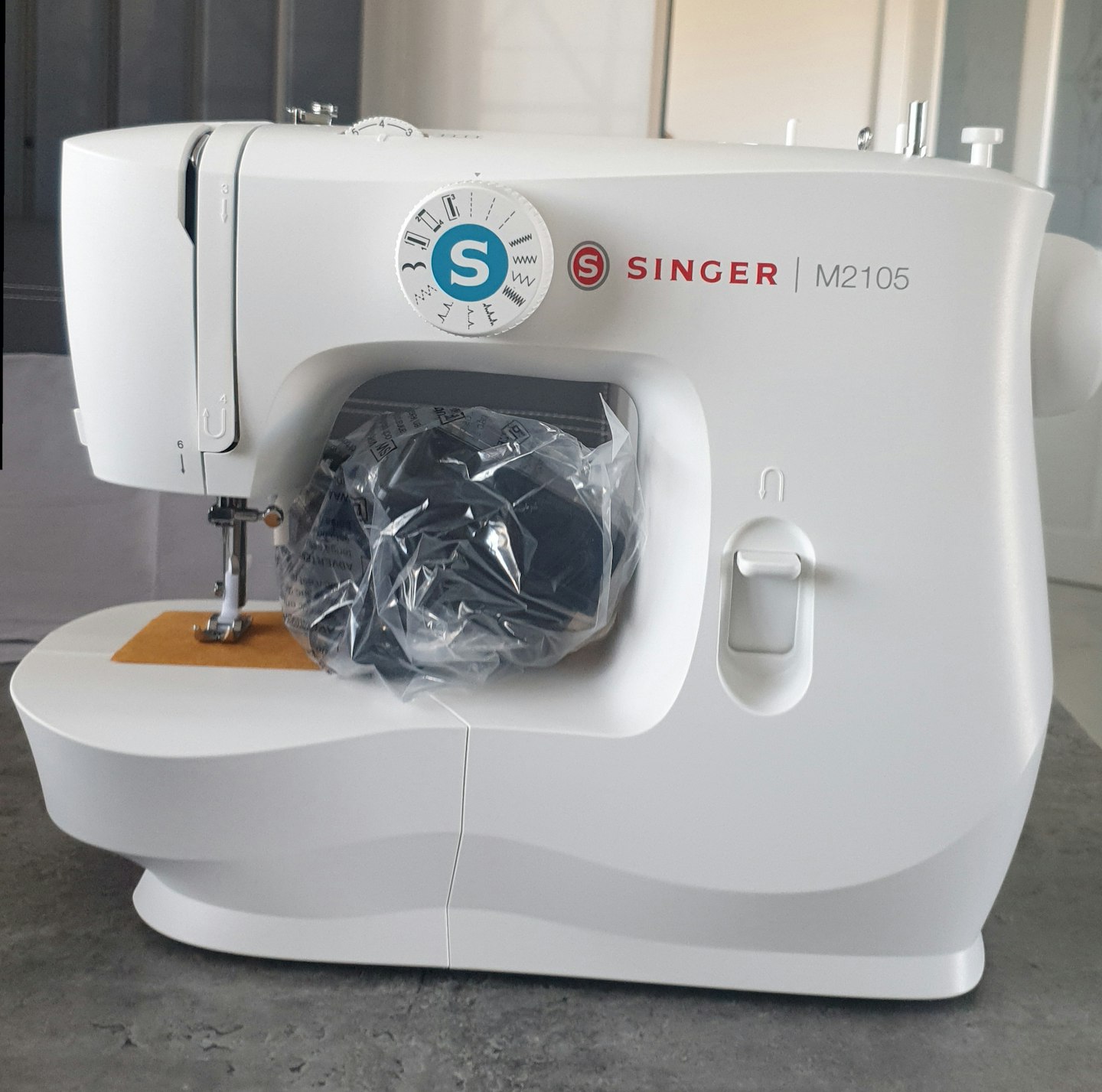 Singer M2105 Sewing Machine 