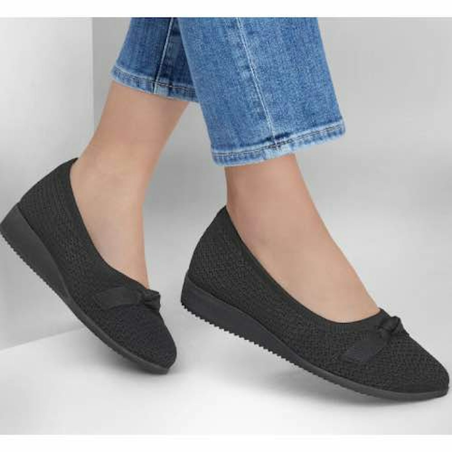 Skechers Cleo's shoes in black - slip on shoe with low wedge heel 