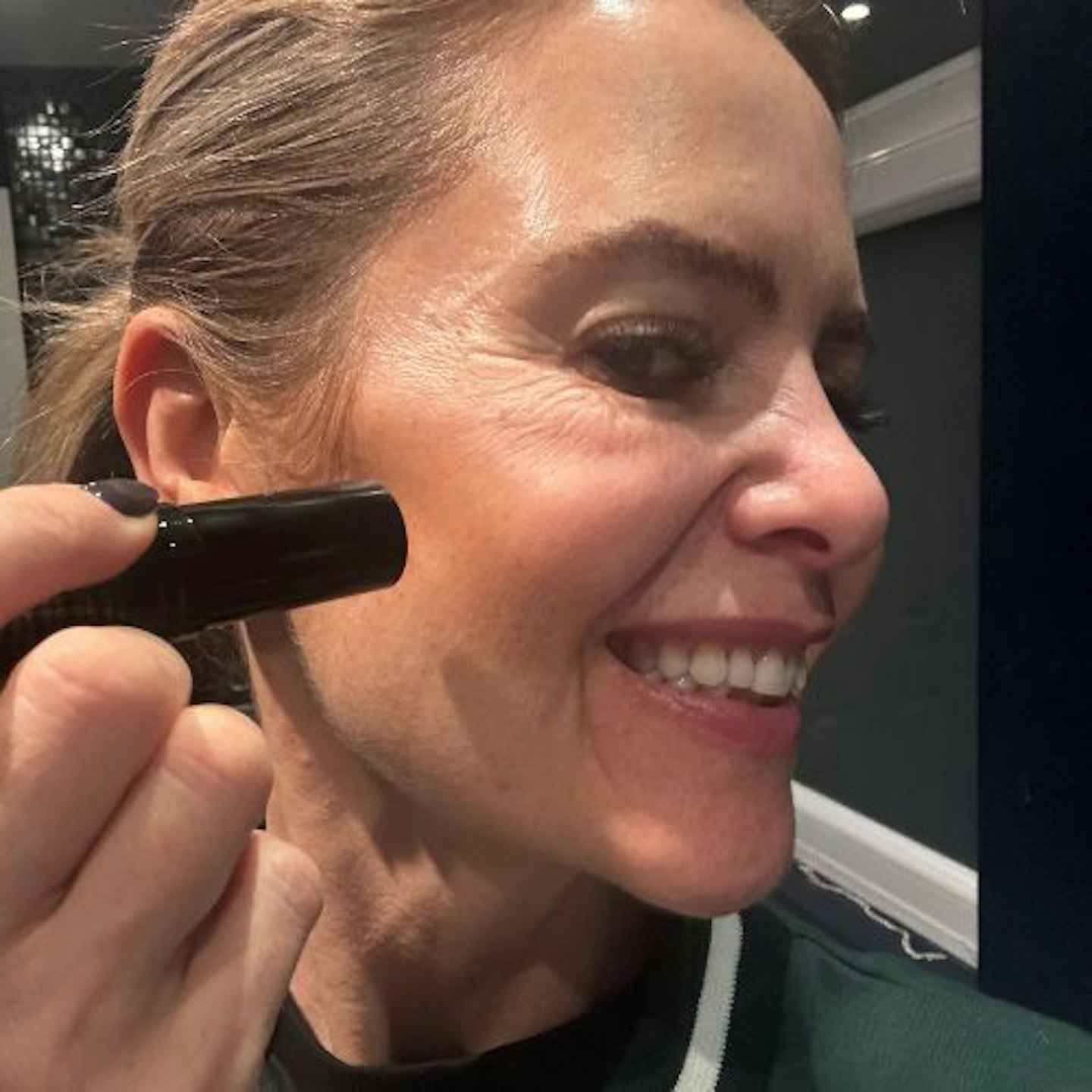 Suzanne using the KIko sculpting touch creamy stick contour