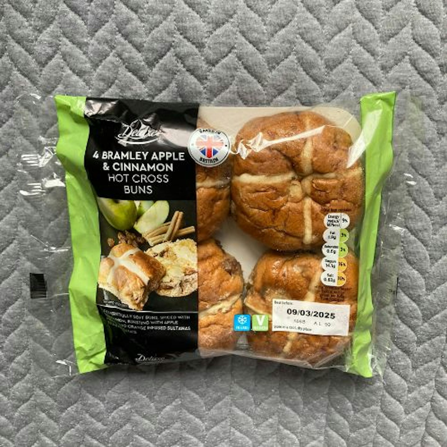 LIDL Deluxe Apple & Cinnamon Hot Cross Buns