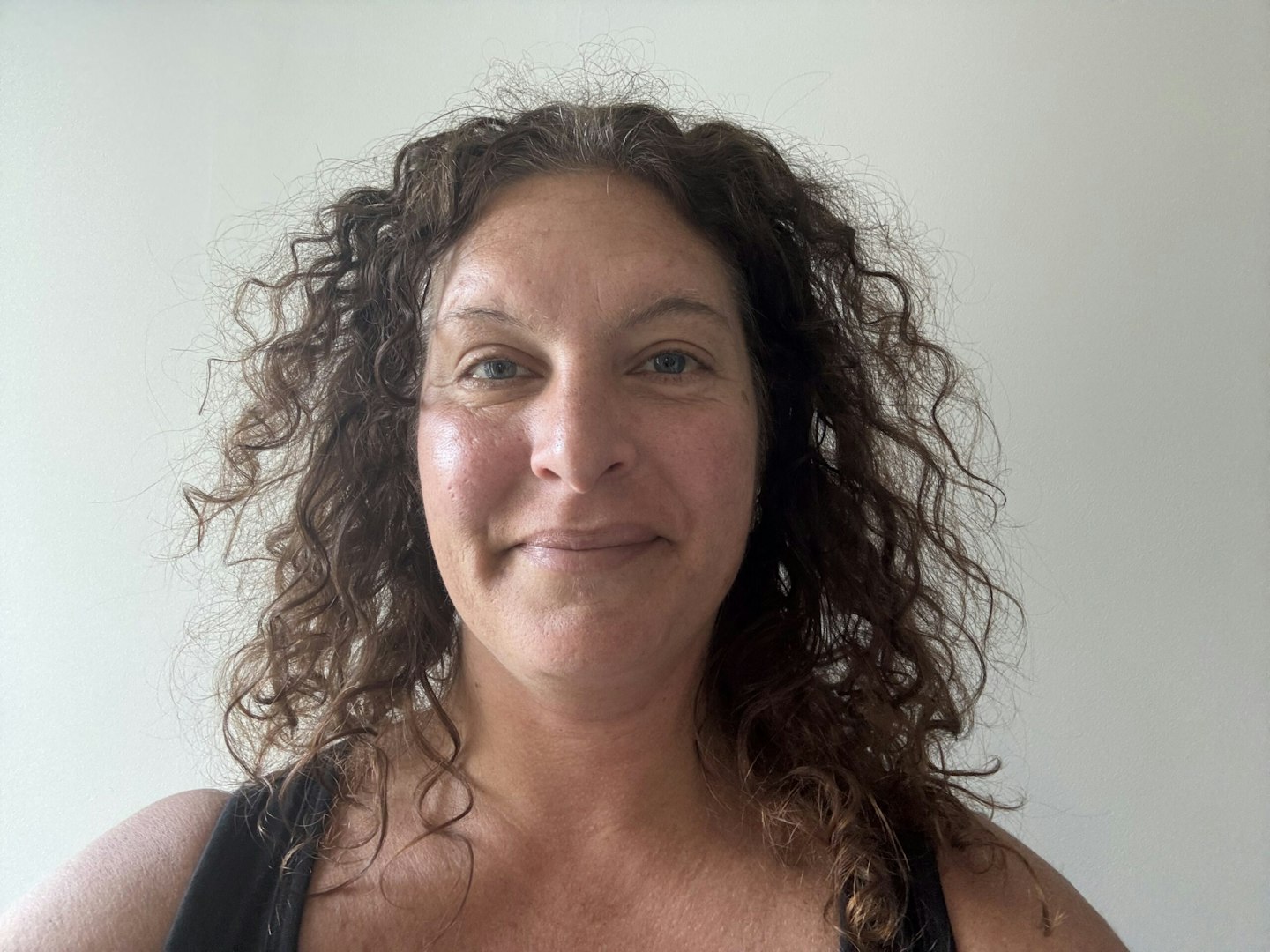 Tester before using the VICHY Minéral 89 Eye Brightening Serum 