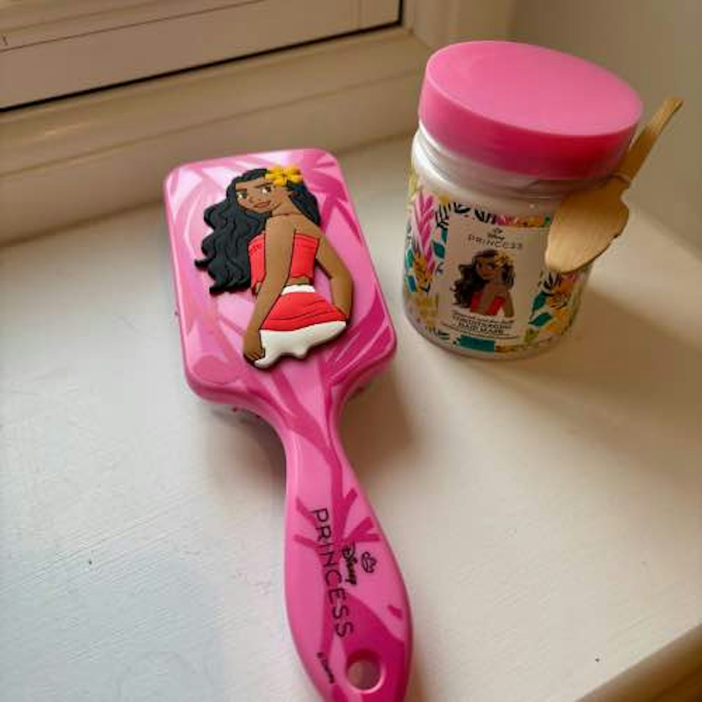 moana hair mask and moana hairbrush 
