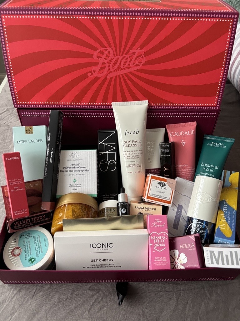 Inside the Boots 24 Day Premium Beauty Advent Calendar 1