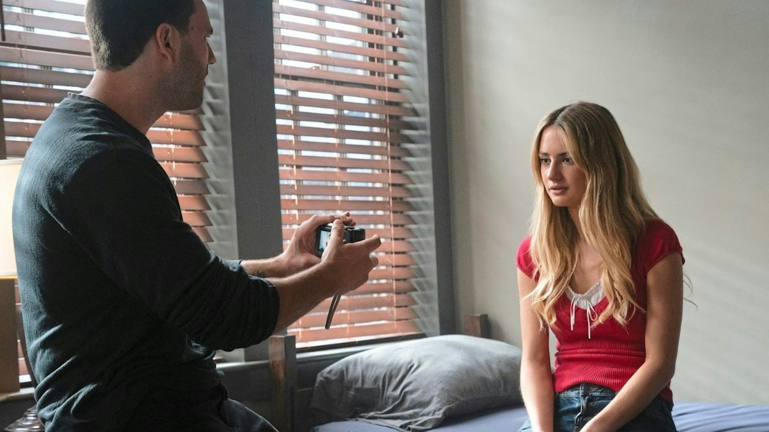 Tell Me Lies Season 3 Stephen DeMarco (Jackson White) and Lucy Albright (Grace Van Patten)