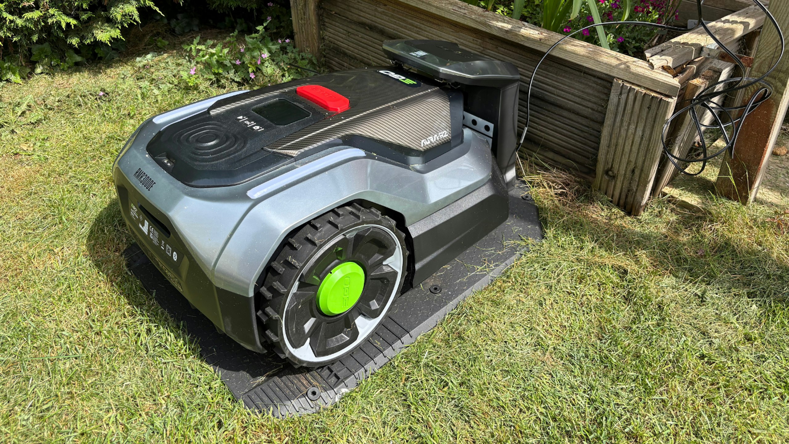 AURA-R2 Robotic Lawn Mower 3000m² on base