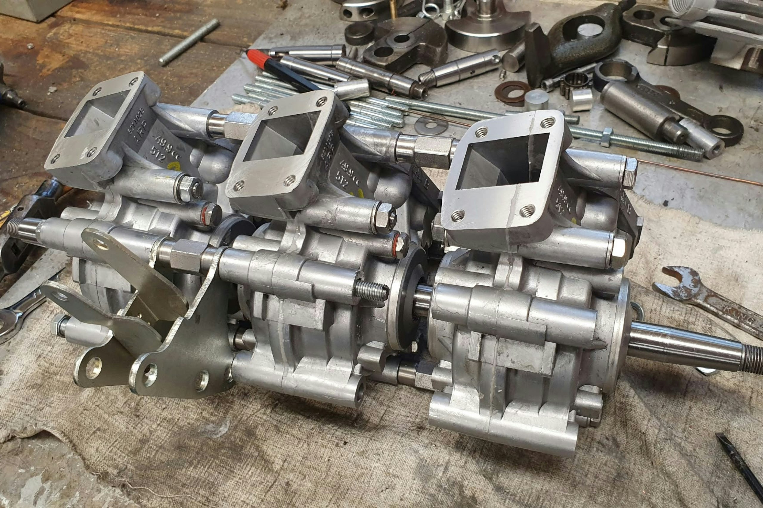 Cases for the crossbreed Mobylette and a Kawasaki S1