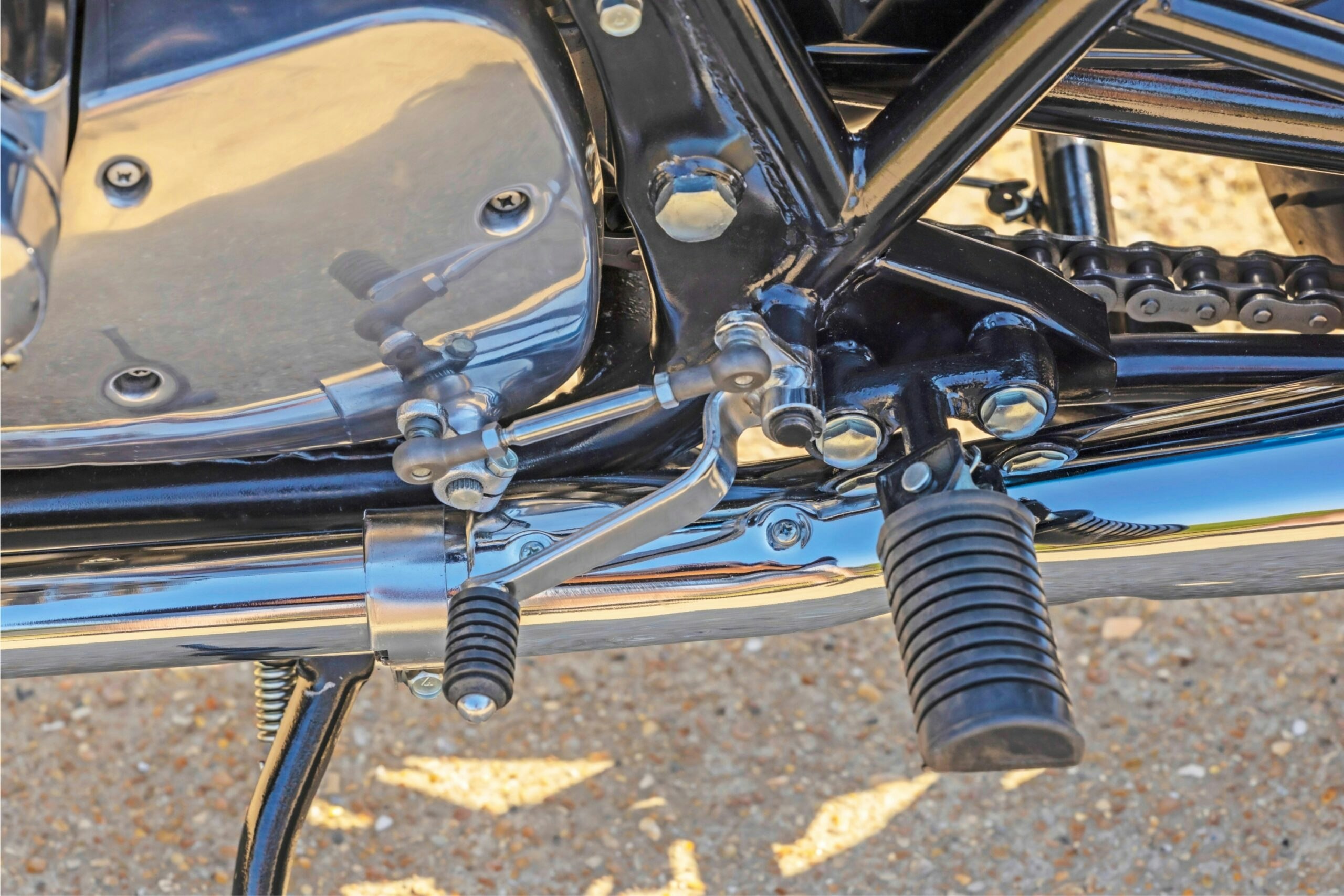 Side profile of the Suzuki GS1000S