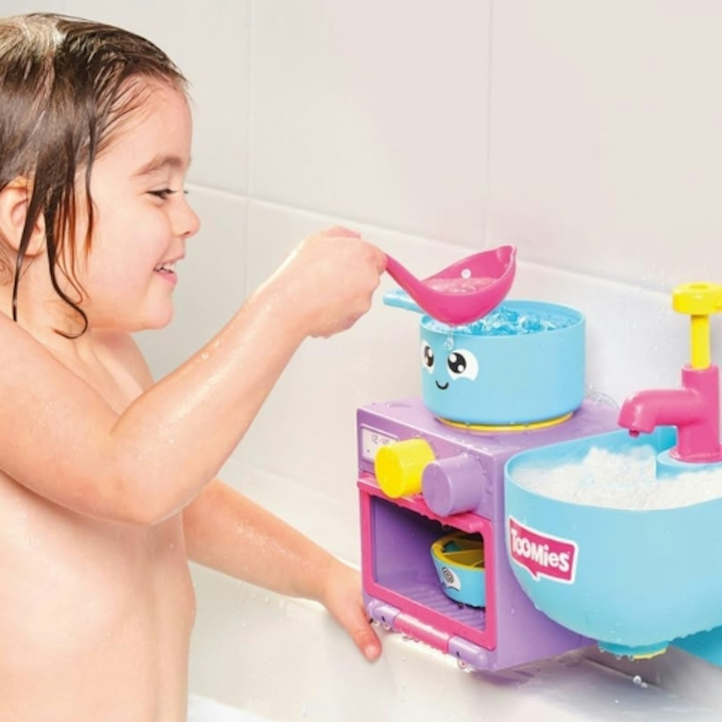 TOMY Toomies Bubbles & Bake Bathtime Kitchen