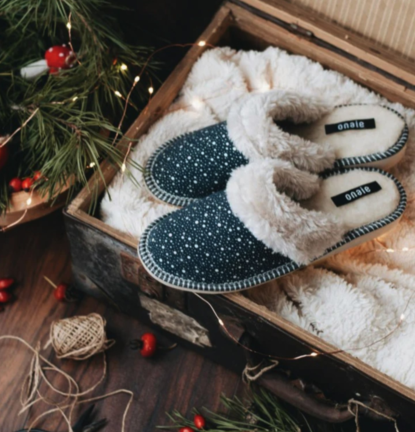 ONAIE Sheepskin Slippers