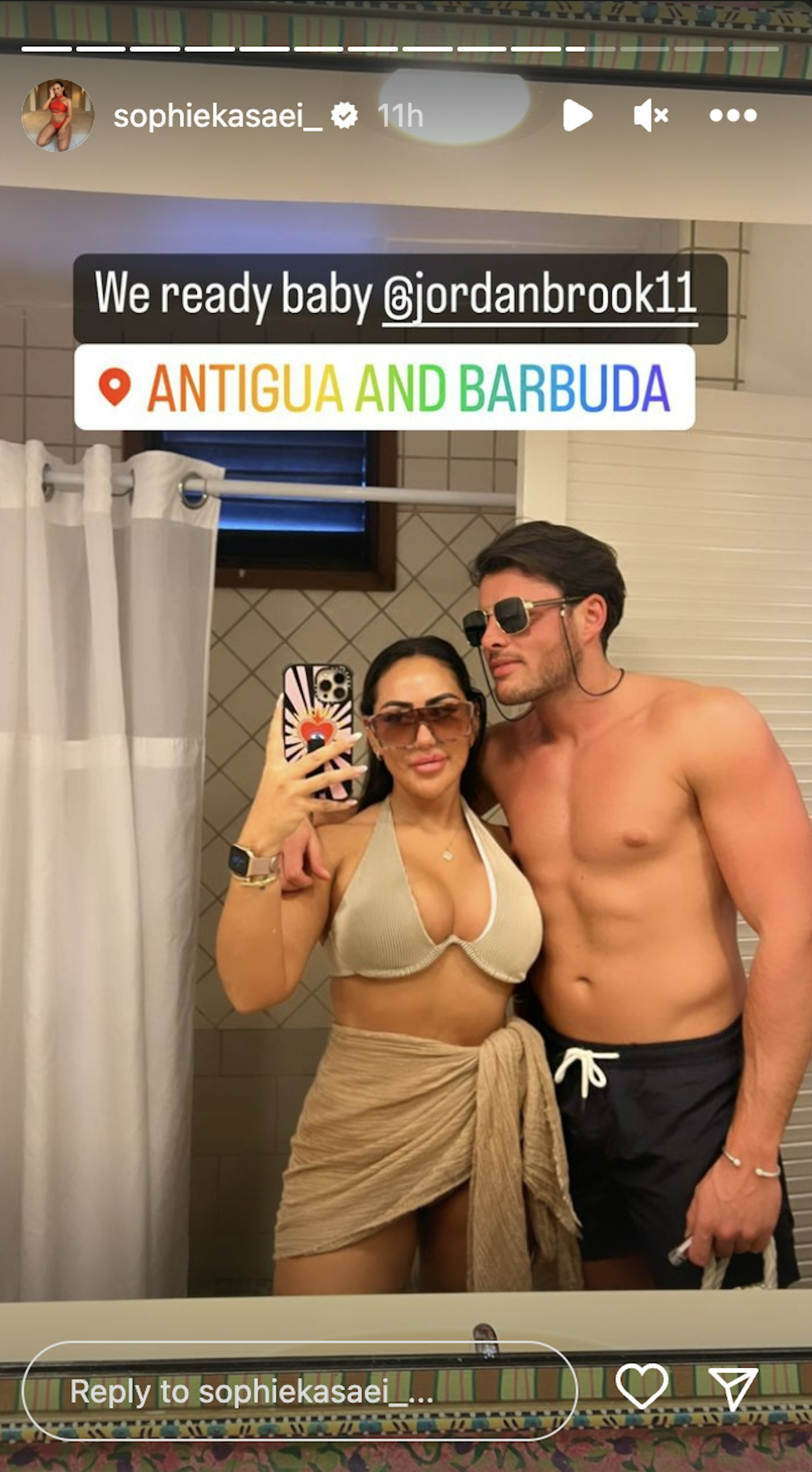 A mirror selfie of Sophie Kasaei and Jordan Brook in Antigua