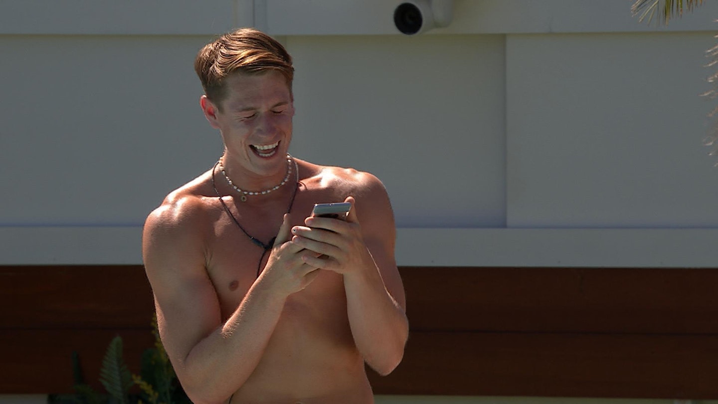 love island will on his phone
