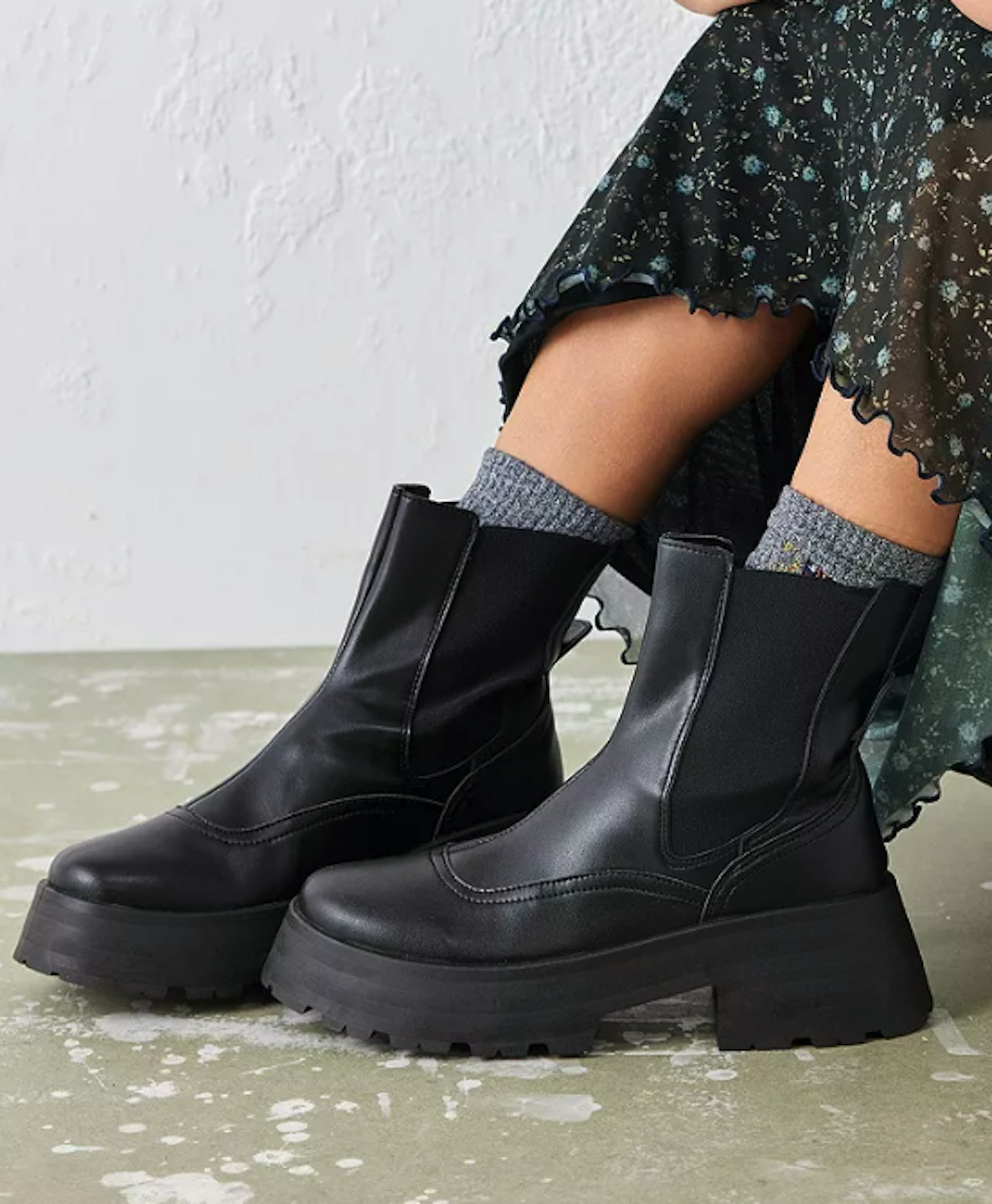 UO Chunky Chelsea Boots