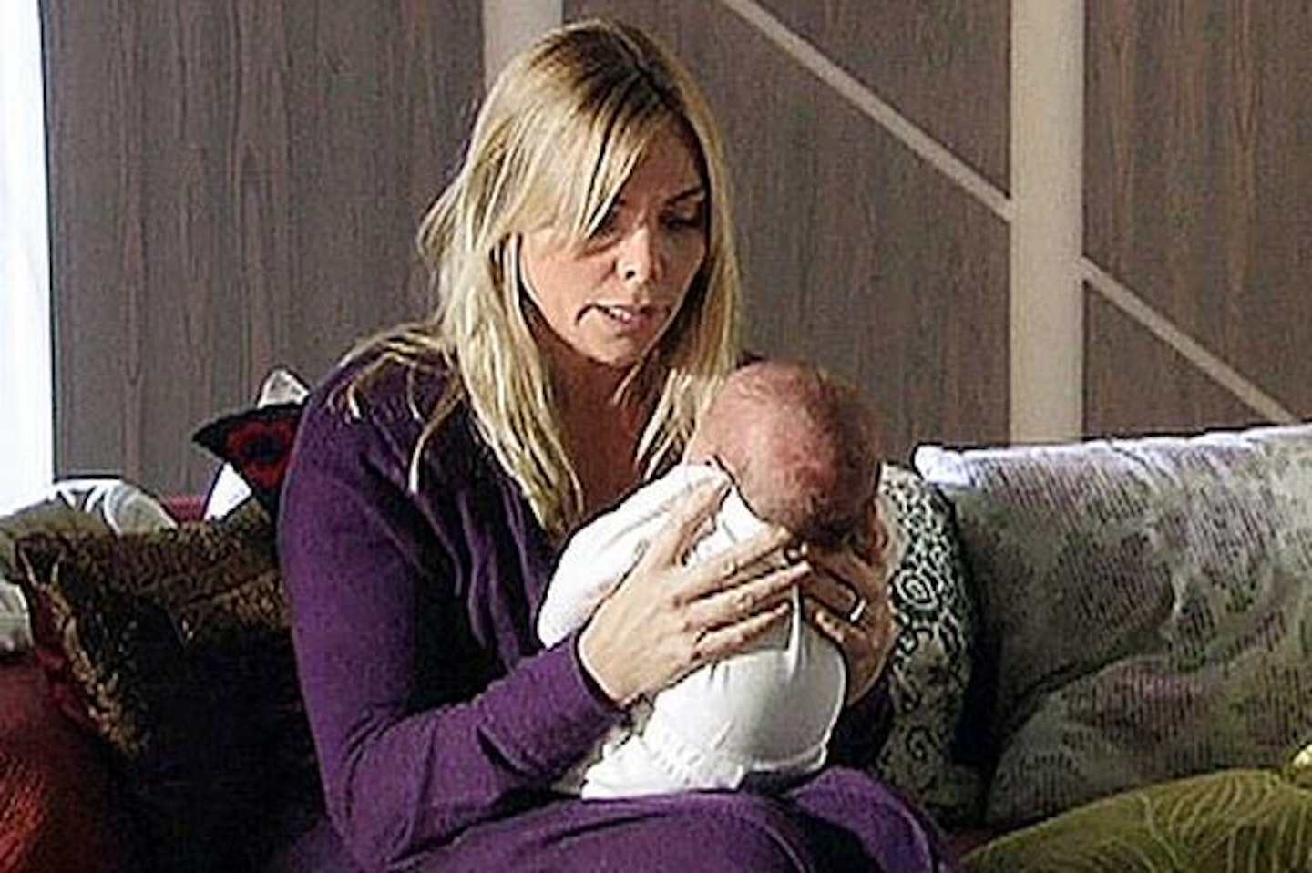 eastenders ronnie mitchell baby swap