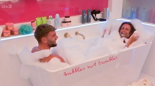 Tom and Casey share a bath