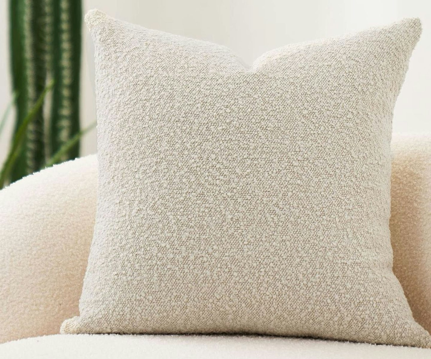  DOMVITUS Luxury Decorative Throw Pillow Cover