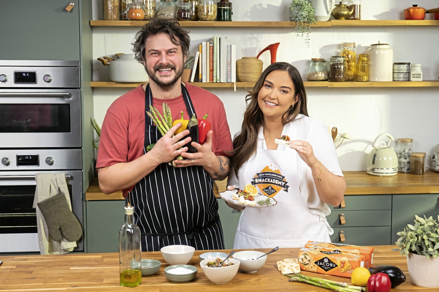 jacqueline jossa with a chef