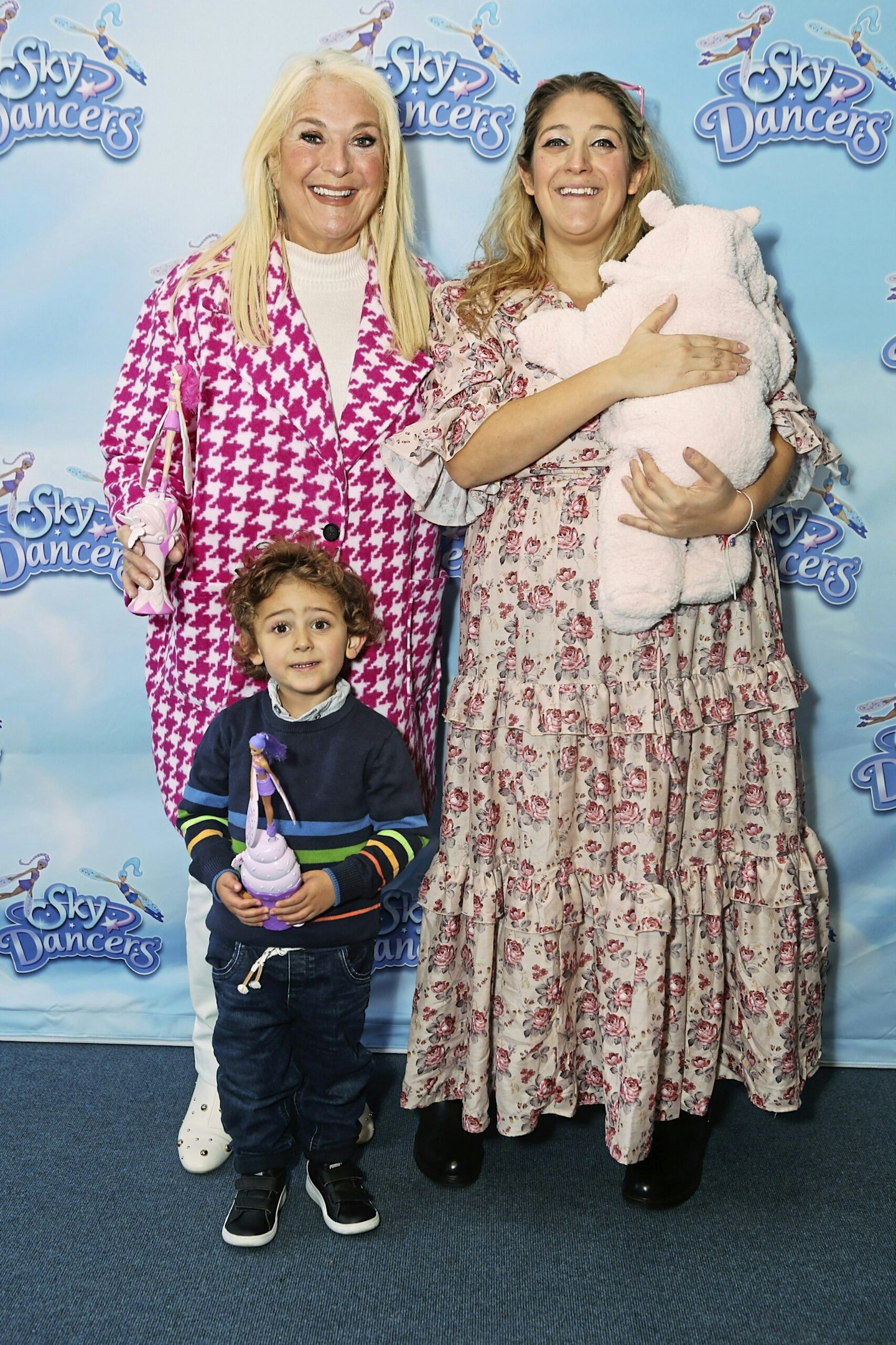 Vanessa Feltz, her daughter Saskia Kurer and Vanessa's grandchildren