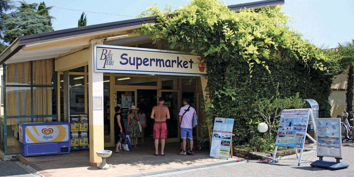 Eurocamp Bella Italia supermarket