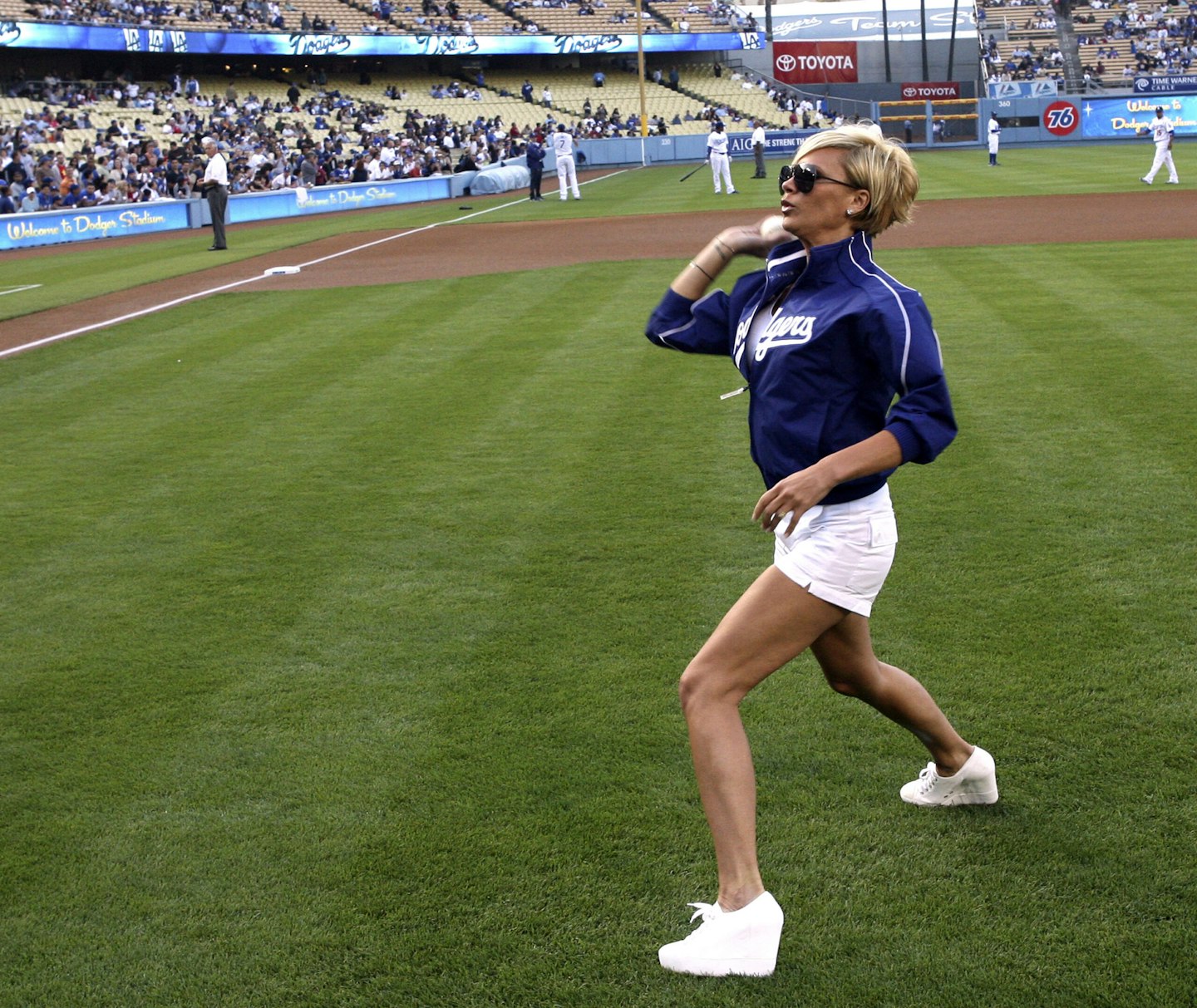 victoria beckham throwing a baseball