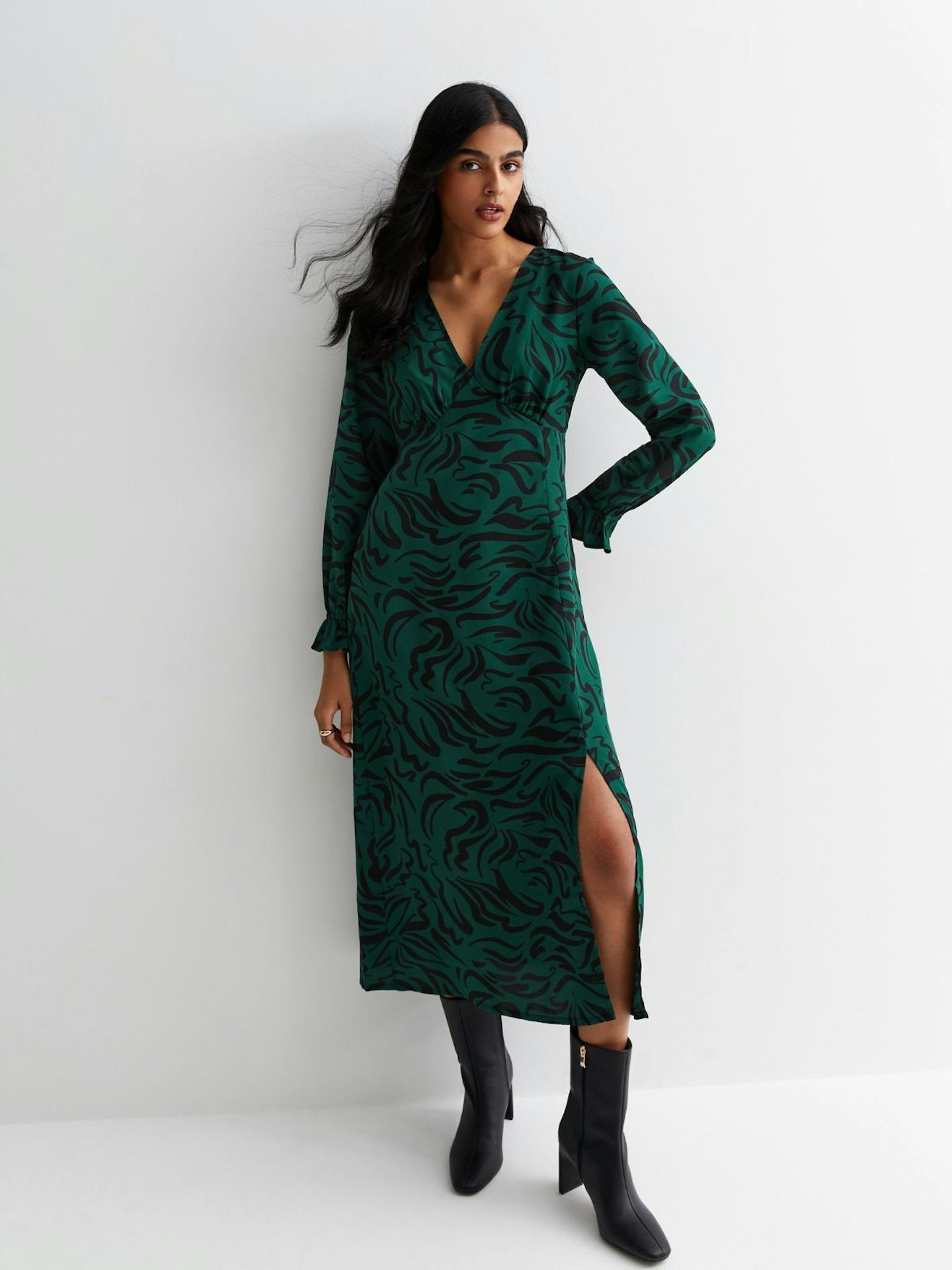 New Look Green Abstract Print V Neck Ruffle Midaxi Dress