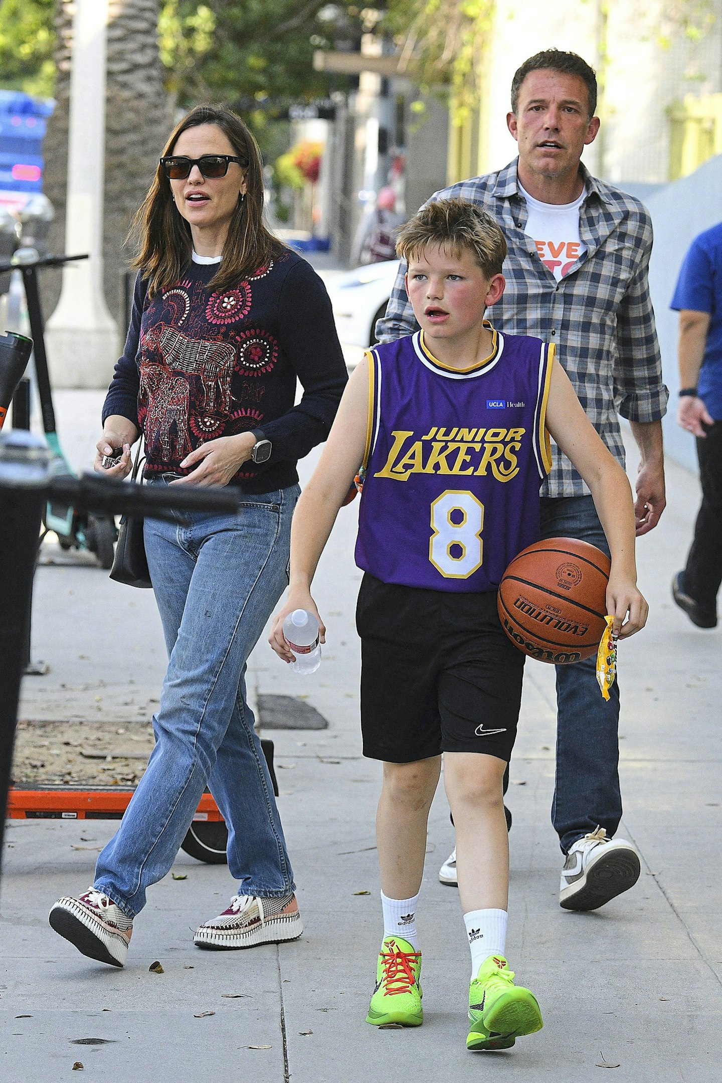 Ben Affleck and Jennifer Garner went to their son basketball practice.