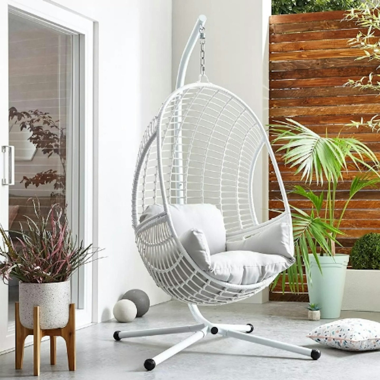 Very Portofino Hanging Egg Chair