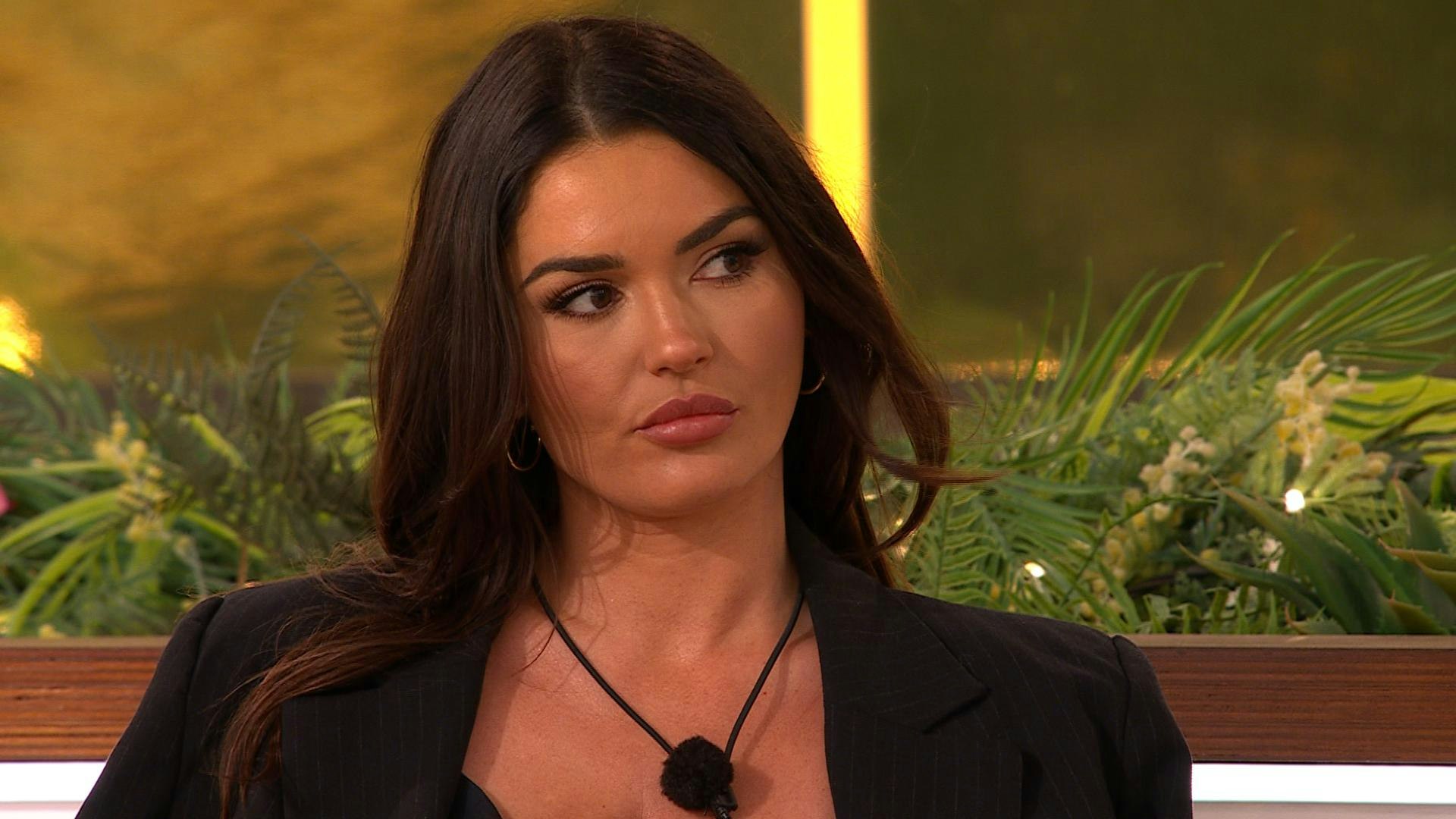 love island india reynolds