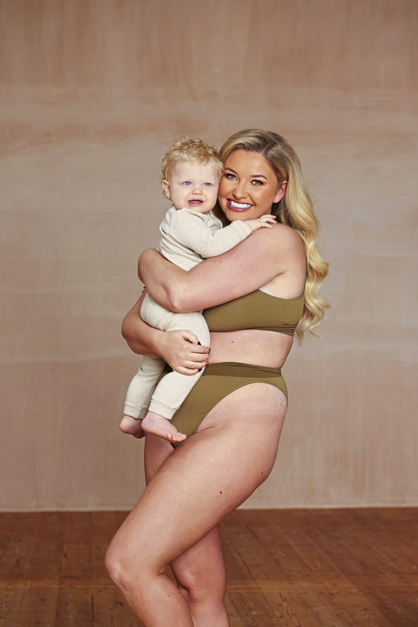amy hart closer magazine shoot