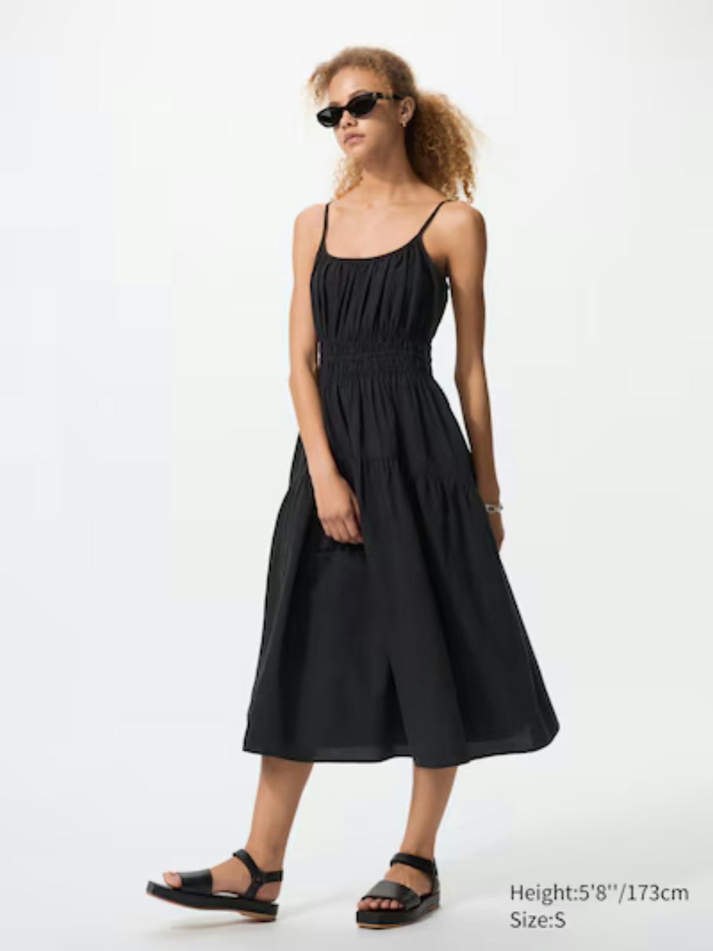 This Uniqlo linen dress is in everyone's baskets this summer