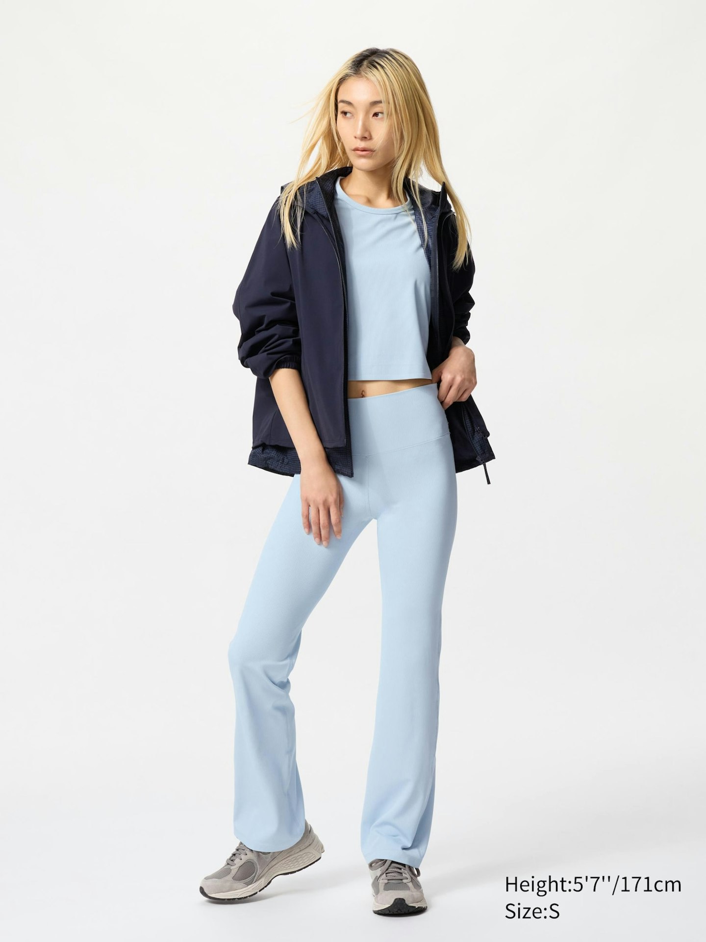 Uniqlo AIRism Soft Flare Leggings in Blue