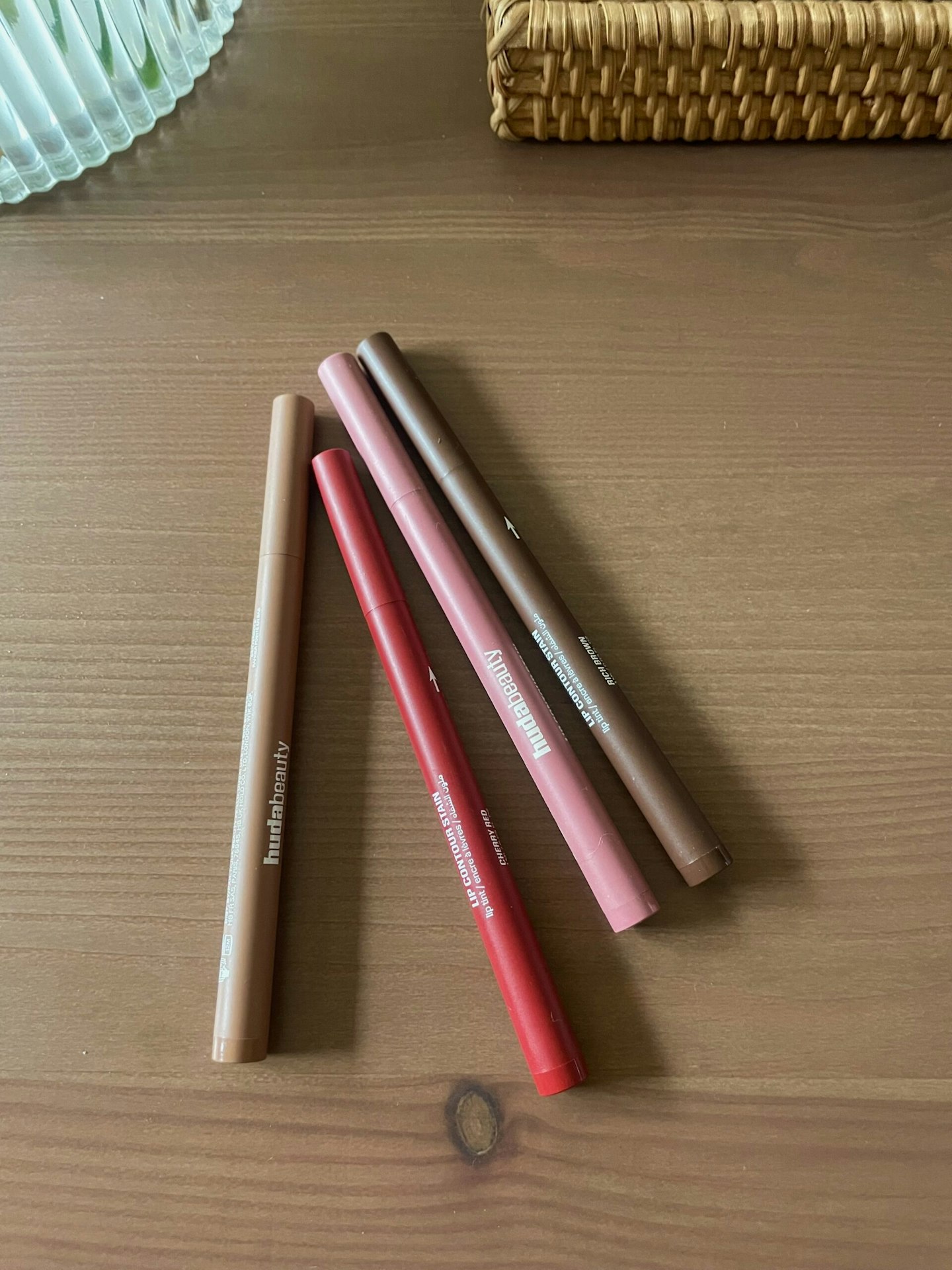 huda beauty lip contour stain