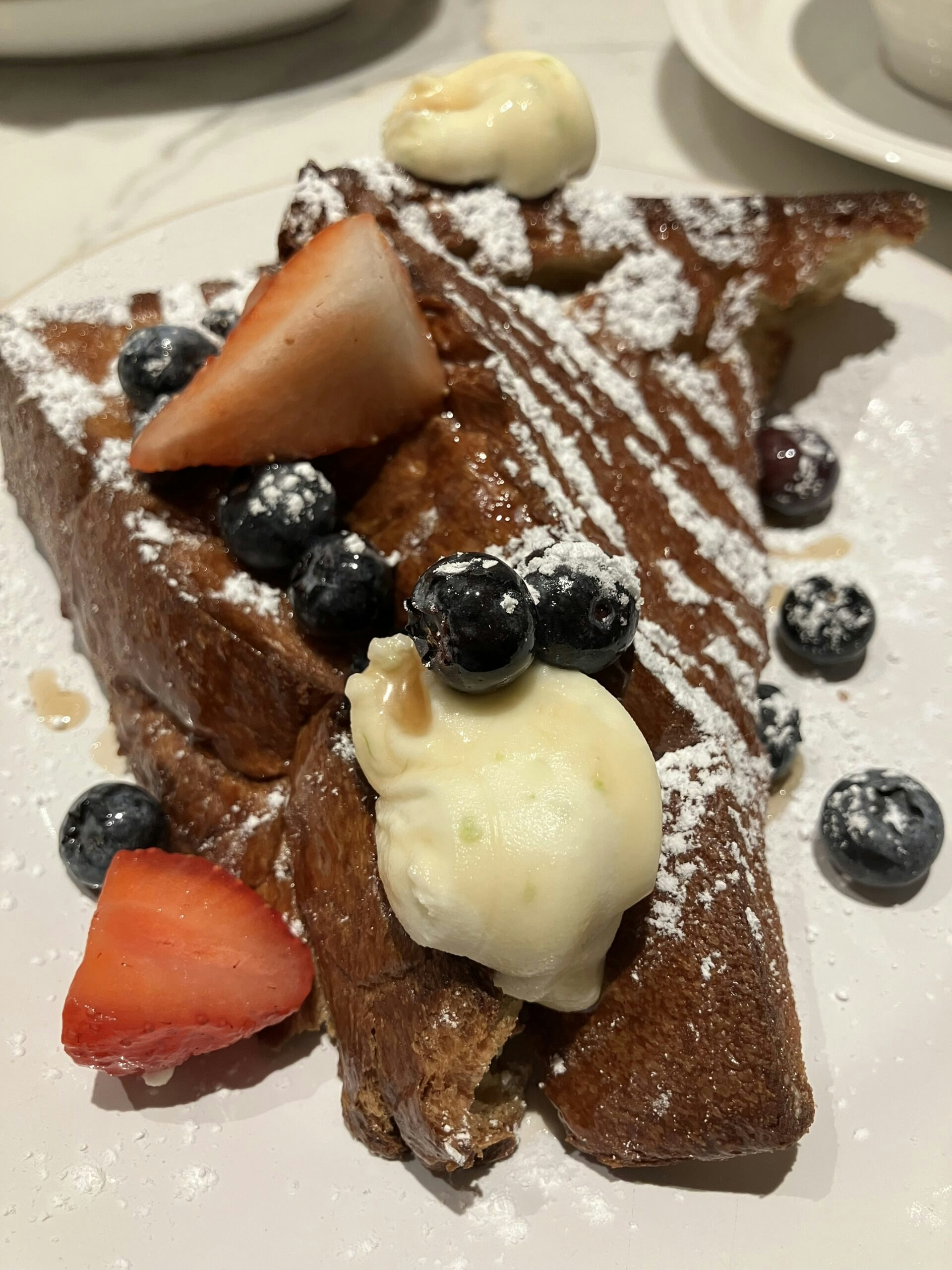 french toast with berries