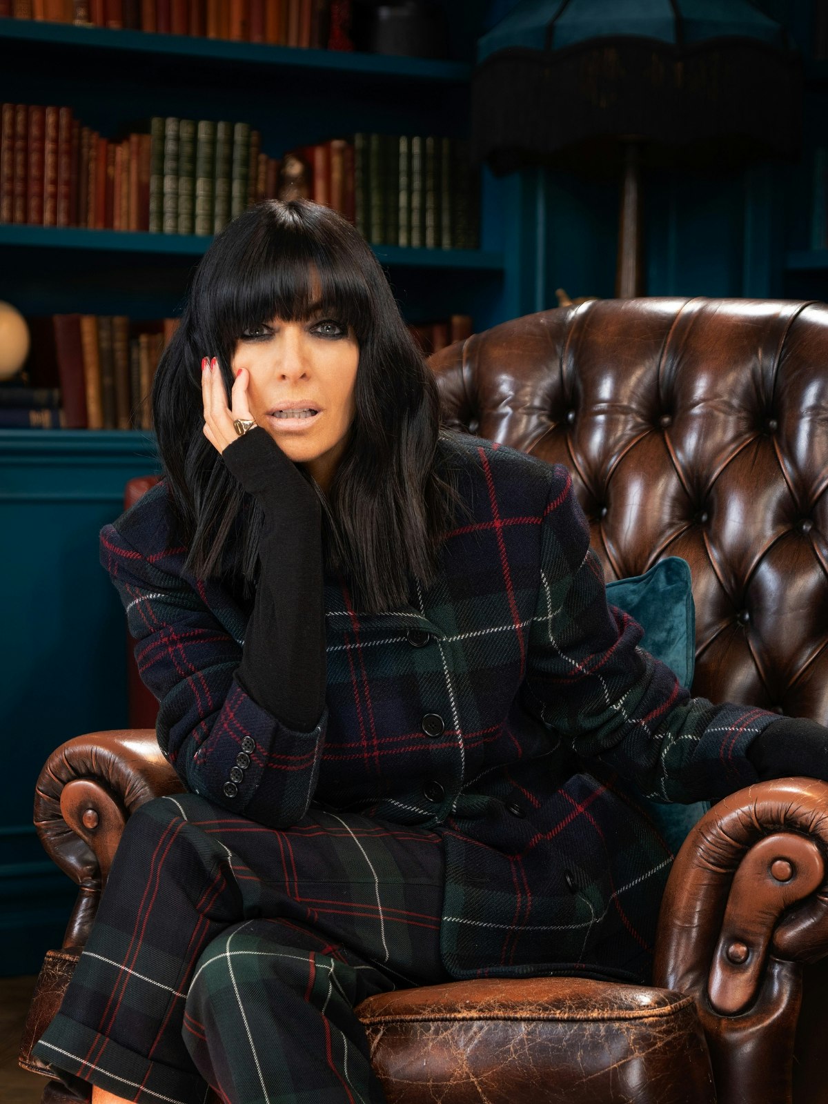 claudia-winkleman-traitors-outfits