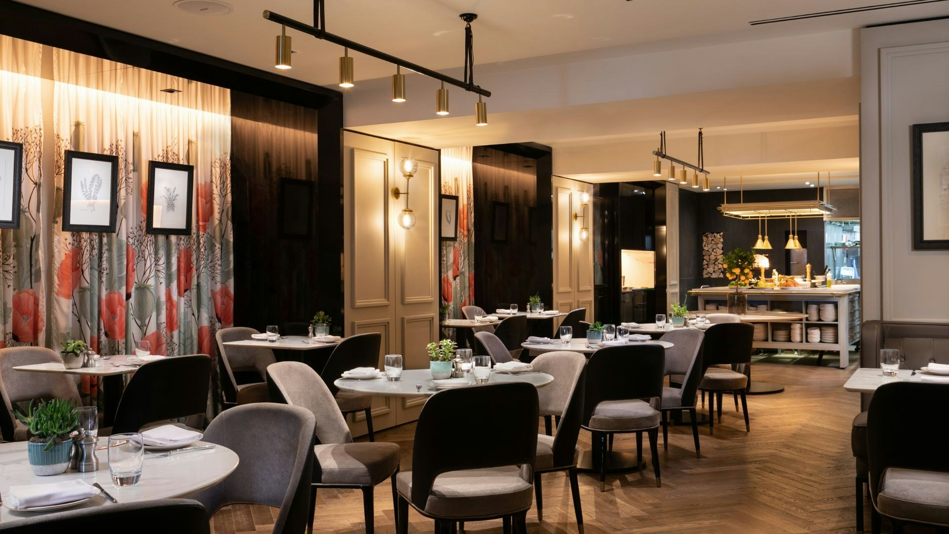holmes hotel restaurant