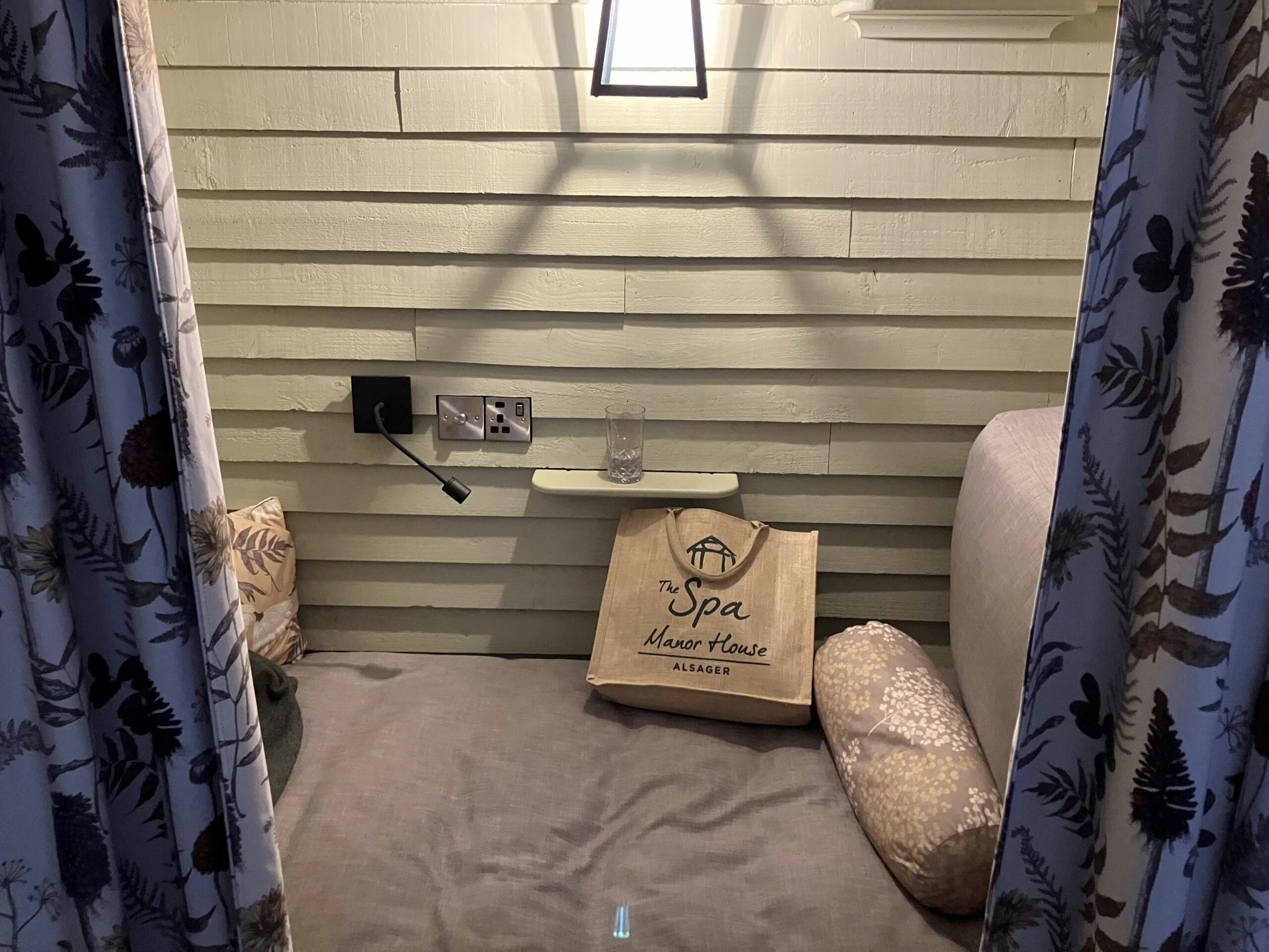 manor house spa alsager pod