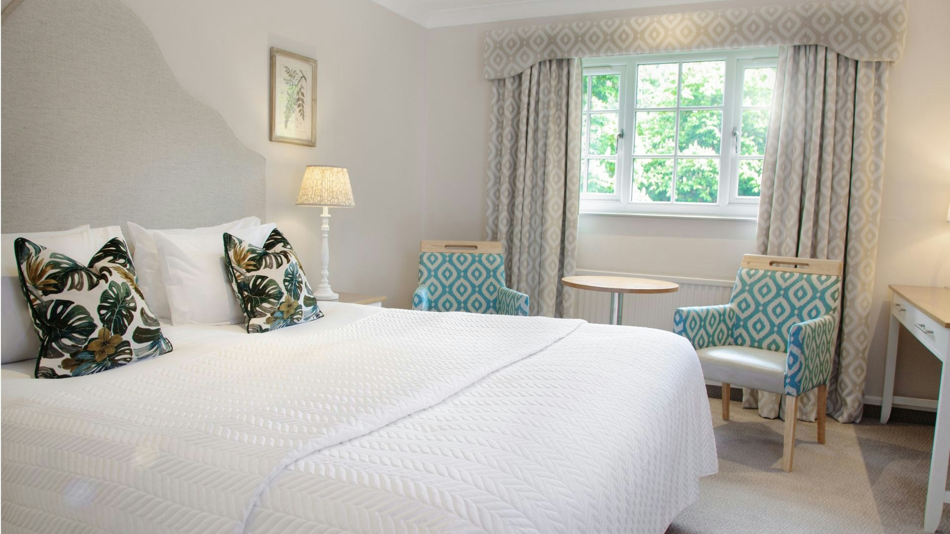 manor house hotel king bedroom