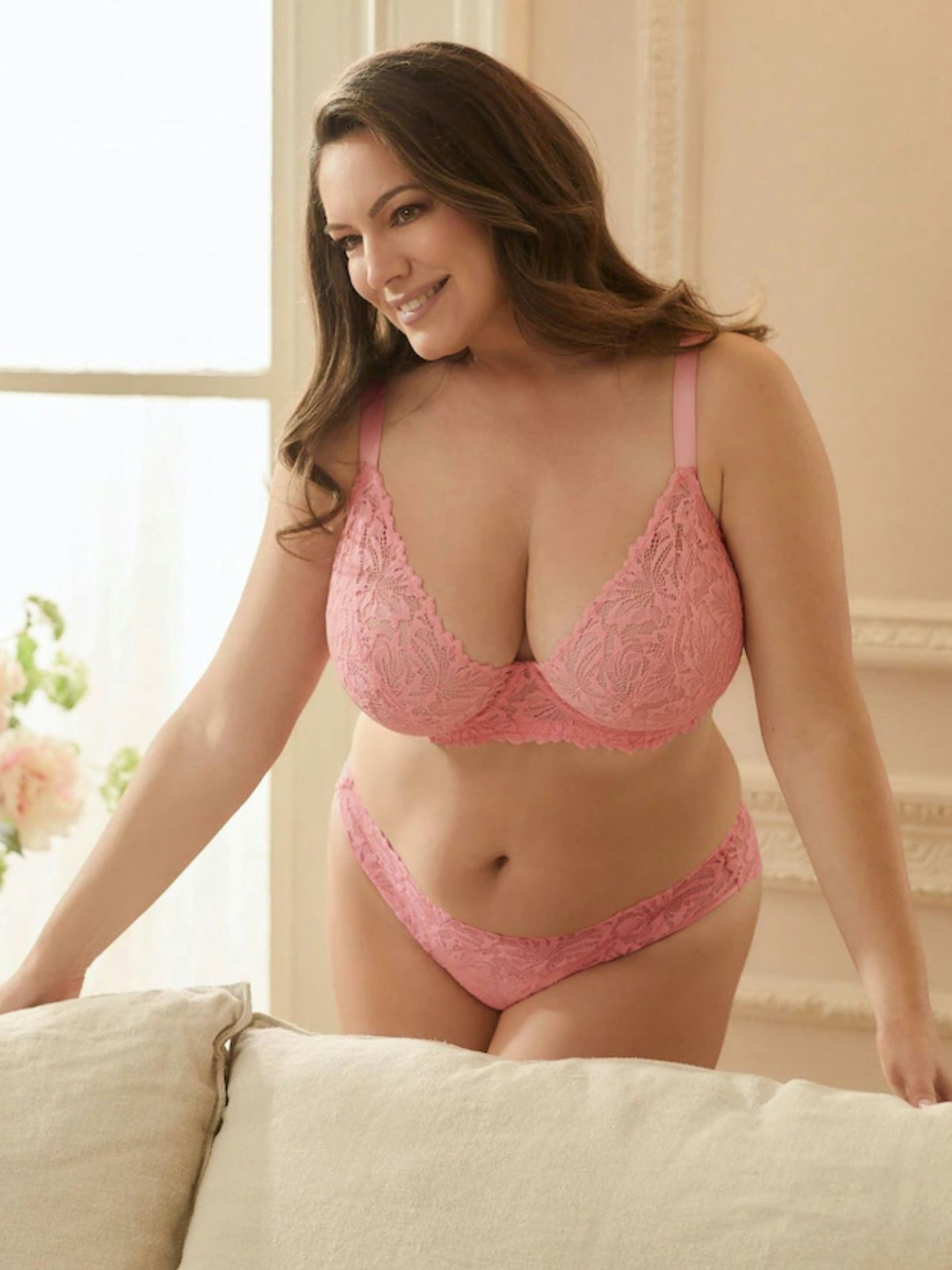 kelly brook lingerie sexy Kelly Brook sexy lingerie pictures main image 1