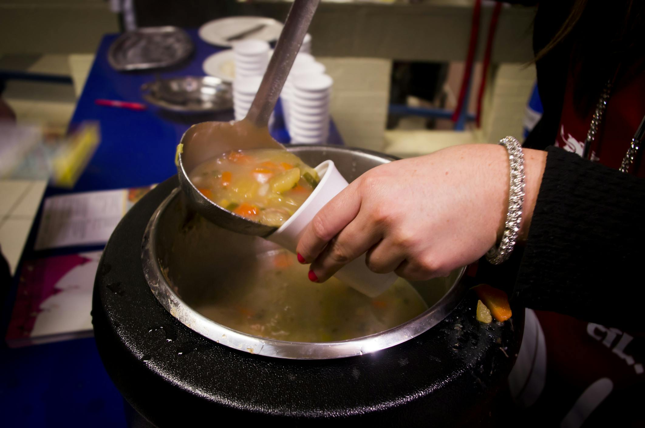 My Experience Volunteering On Christmas Day In A Soup Kitchen Grazia   GettyImages 490525861 