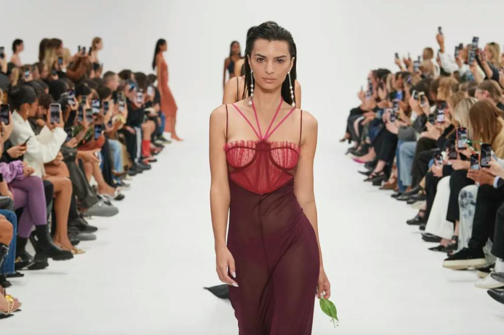 London Fashion Week: The Moments You Don't Want To Miss - Vimarsana News