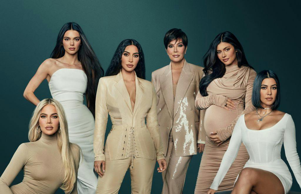 EXCLUSIVE KUWTK SEASON FINALE MERCH Kim Kardashian Introduces Her Surrogate to Her Family on  main image 4