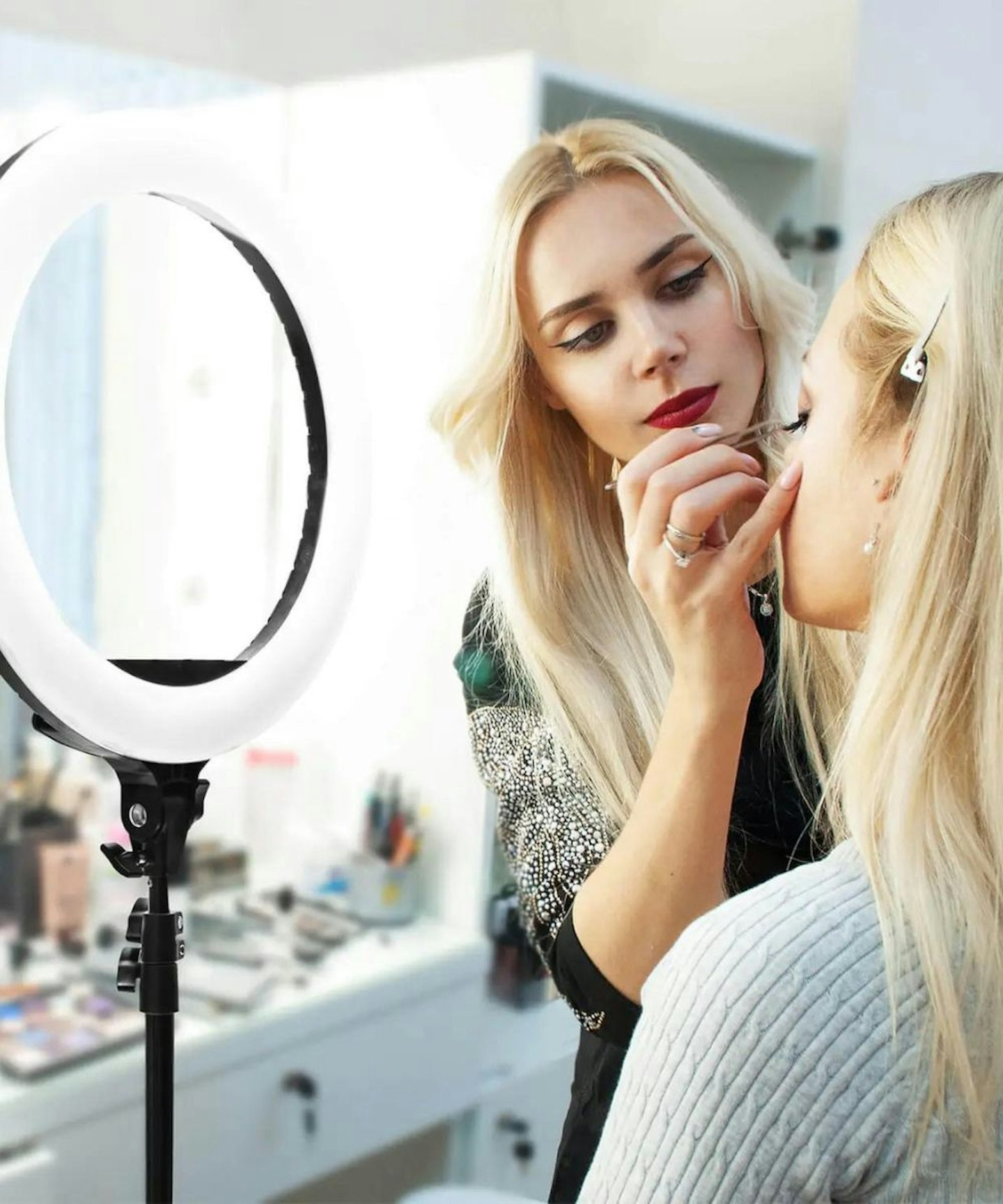 Rio Professional Makeup and Vlogging 18 Inch Dimmable LED Ring Light