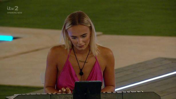 Millie Court's Piano Recital Was The Best Love Island Talent Show Moment Ever - Vimarsana News