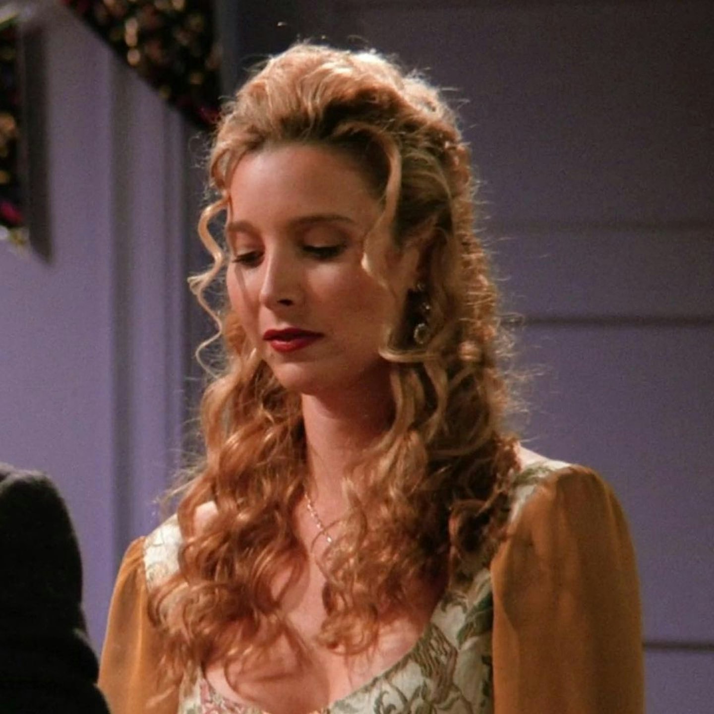 iconic Phoebe buffay hairstyles - ringlets