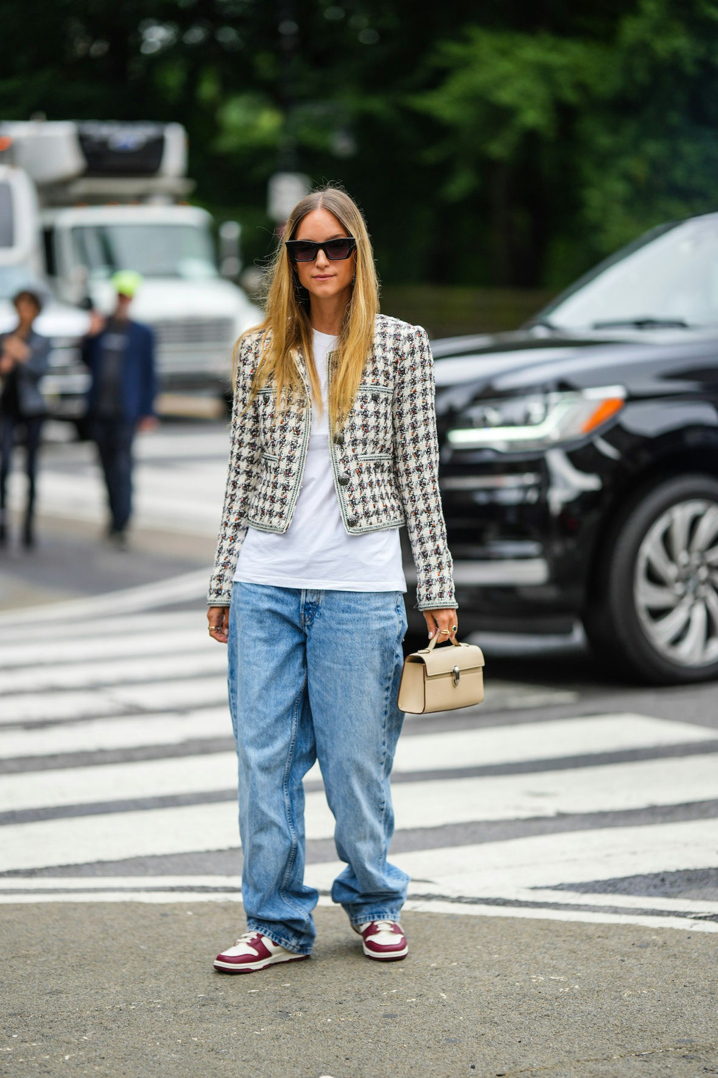 15 Best Baggy Jeans Outfit Ideas: How to Style Loose-Fit Denim