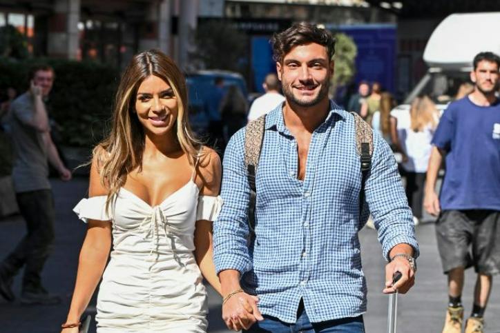 Ekin-Su Breaks Her Silence On Davide Cheating Rumours - Vimarsana News
