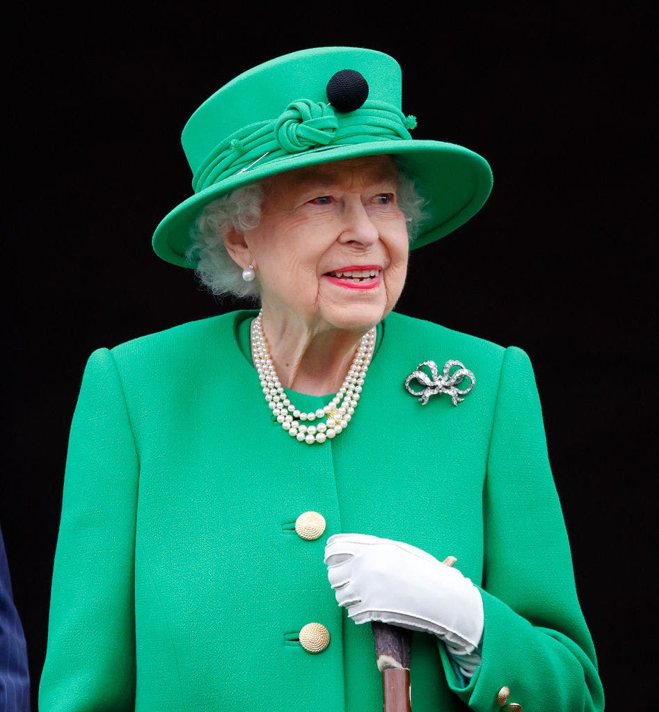 Update 72+ queen elizabeth emerald necklace latest - POPPY