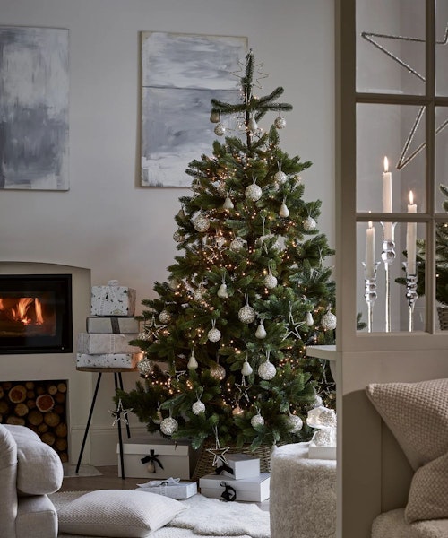 These Are The Best Artificial Christmas Trees (For Every Room Of The ...