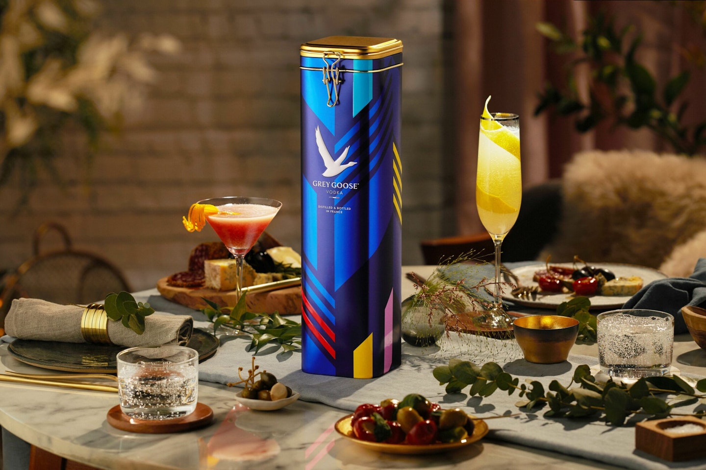 GREY GOOSE® Original Vodka 70 cl, with Gift Tin