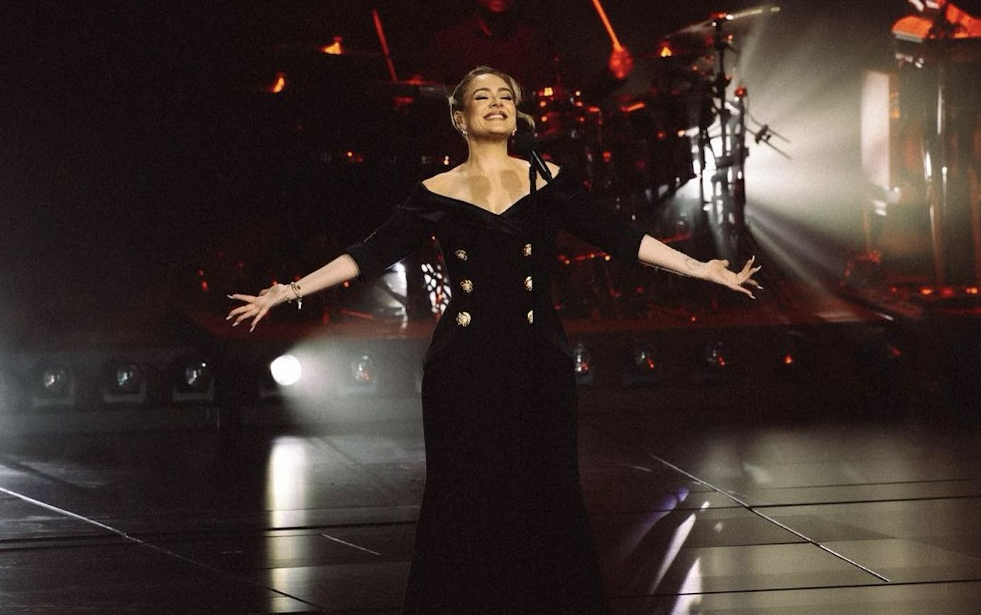 Adele Strikes Again With Another Stupendous Black Dress Grazia
