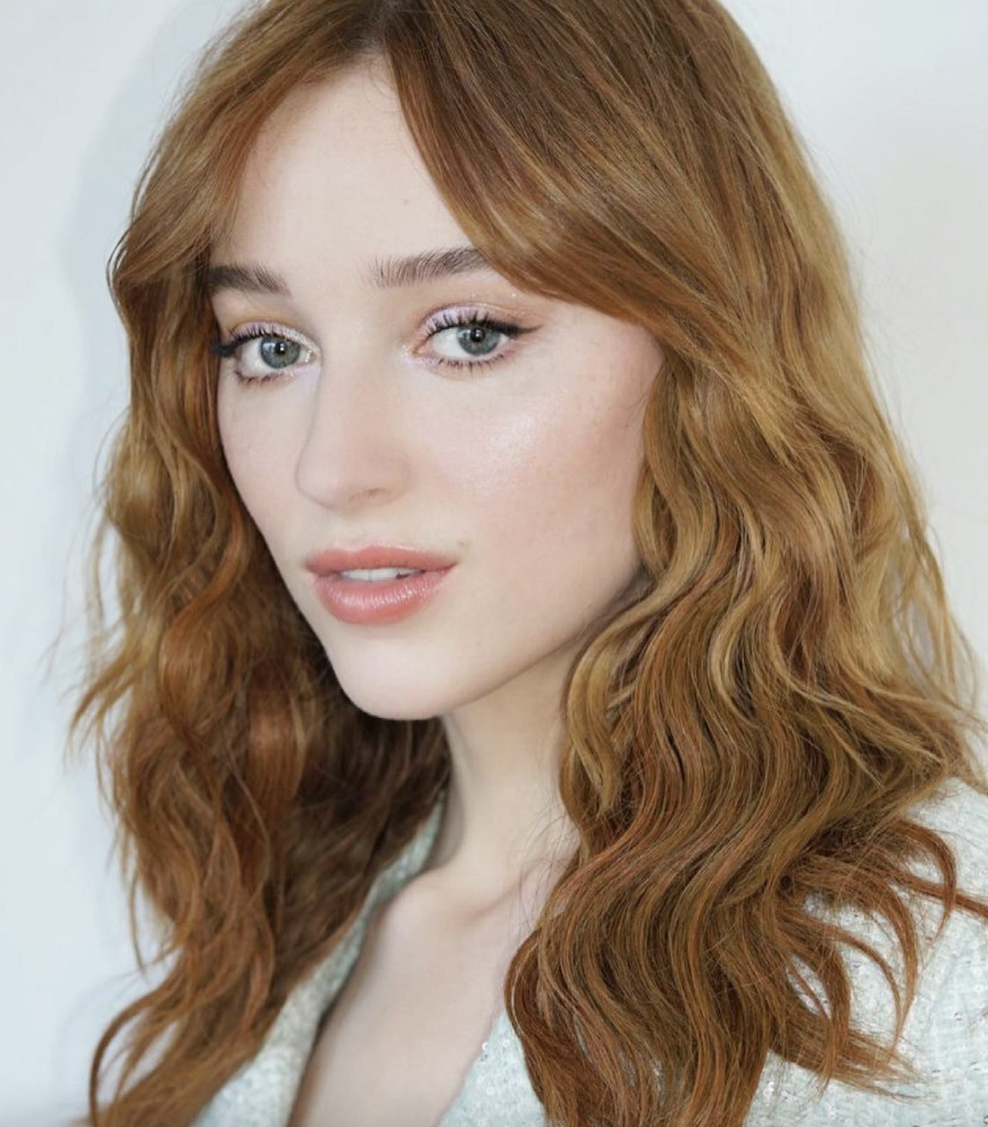 Phoebe Dynevor hair